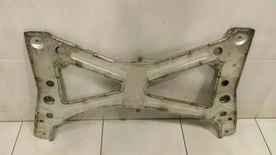 Porsche Panamera 970, przednia poprzeczka ramy pomocniczej 97034126105, wspornik przedniej osi