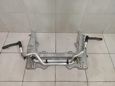 Porsche Cayman 981 GT4 Sous-châssis avant 99134108116 Support d&#39;essieu avant