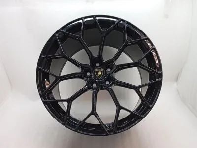20. Легкосплавные диски Lamborghini Huracan Performante 4T0601017AP. Задние легкосплавные диски Narvi.