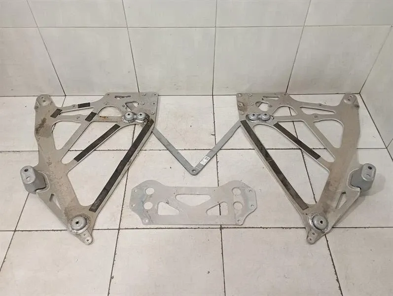 BMW 4 (G22 / G23 / G26)  BMW 4 G83 M4 holder bracket 33309504175 holder carrier rear set rear set- Body type: Convertible
Fuel: Petrol
