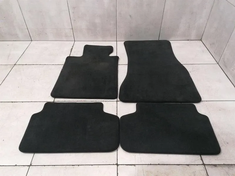 BMW 5 (G30 / G31) BMW 5 Series F90 G30 M5 Floor Mats 1064811 Floor Mats LHD OEM Body type: Saloon
Fuel: Petrol