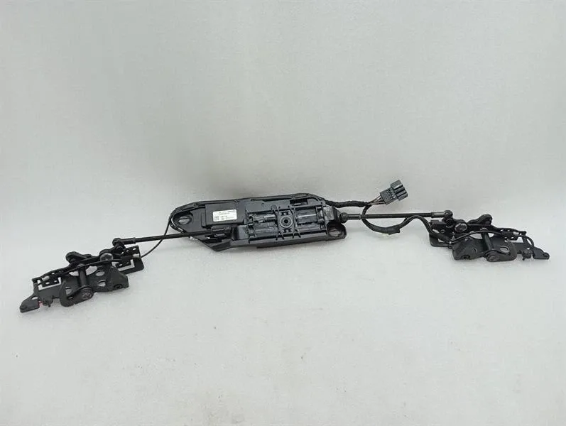 BMW 4 (G22 / G23 / G26)  BMW 4 G83 M4 54345A05E08 ROOF LOCK Body type: Convertible
Fuel: Petrol