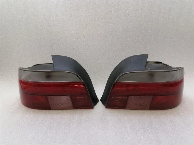 BMW 5 (E39) BMW 5 Series E39 Rear Light 6902321 Set Tail Light Set USA- Body type: Saloon
Fuel: Petrol