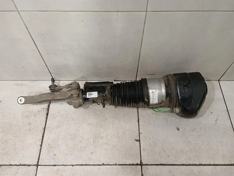 BMW 7 (G11 / G12) BMW 7 series G11 shock absorber front left 6899037 shock absorber front left-