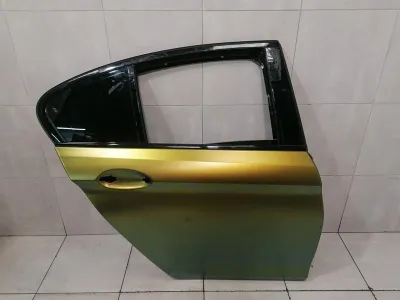 BMW 5. sērijas F90 G30 M5 labās aizmugurējās durvis 41007408964 Aizmugurējās durvis labās puses-