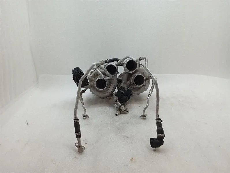 BMW 5 (G30 / G31) BMW 5 Series F90 G30 M5 Turbo Charger 7852372 Turbocharger SET OF 2 Body type: Saloon
Fuel: Petrol