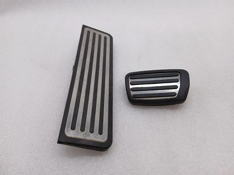 Chevrolet Corvette (C7) CHEVROLET CORVETTE C7 23152860 PEDAL COVERS- Body type: Coupe
Fuel: Petrol