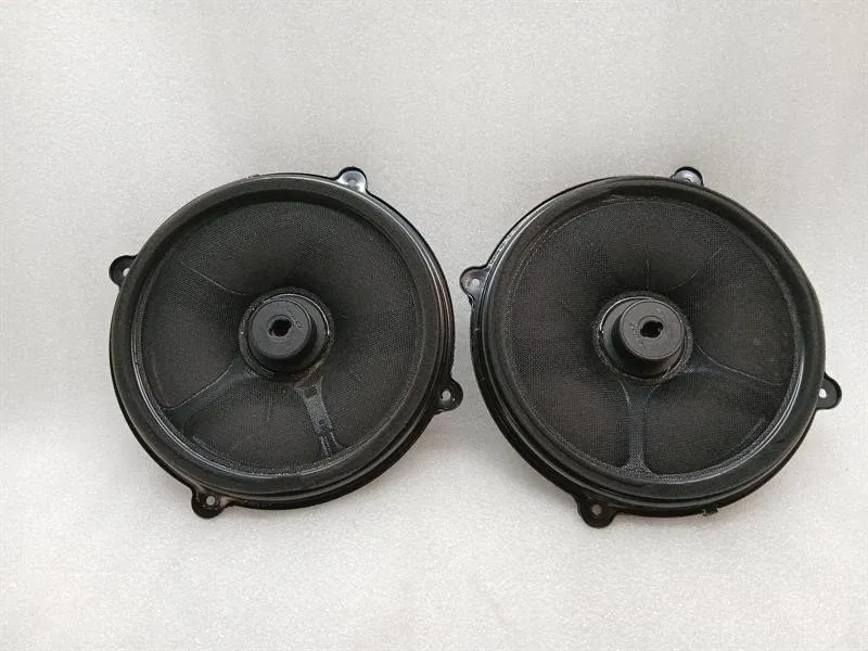 Chevrolet Corvette (C7) CHEVROLET CORVETTE C7 Speaker 23445311 Speaker BOSE DOOR Body type: Coupe
Fuel: Petrol