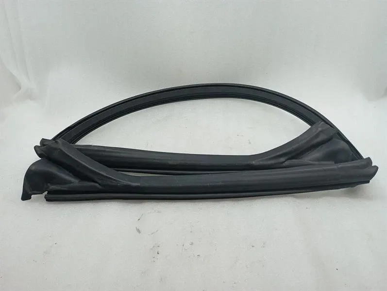 Ferrari California Door Seal FERRARI CALIFORNIA T F149 WINDSCREEN SEAL 69758...
