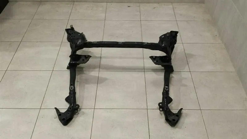 Audi A7 (4G) Audi A7 4G Beam / Subframe Front 4H0505105 Front Axle Carrier Body type: Saloon
Fuel: Gas