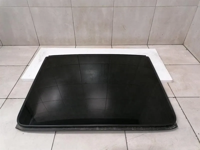 Bentley Bentayga Kattoluukku Bentley Bentayga 36A MK2 Rear Sunroof 4M0877056...