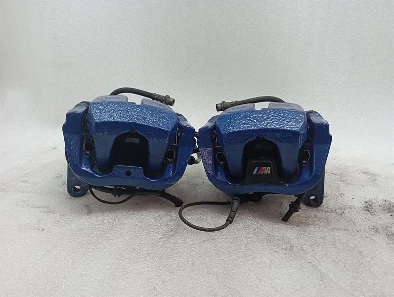 BMW 5 (G30 / G31) BMW F90 G30 M5 brake caliper rear set 34 20 6882997 brake caliper rear Body type: Saloon
Fuel: Petrol