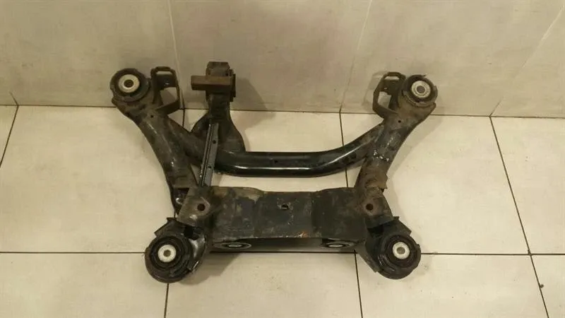 BMW Z4 (E89) BMW Z4 E89 Subframe Rear 6790963 Axle Frame Rear Axle 35i N54- Body type: Convertible
Fuel: Petrol