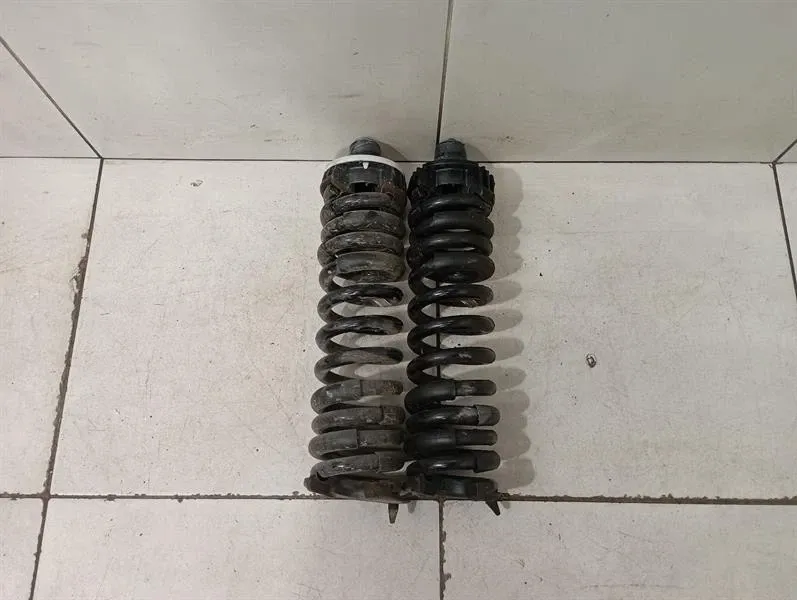 BMW 4 (G22 / G23 / G26)  BMW 4 G83 M4 coil spring rear 33538098766 suspension spring rear- Body type: Convertible
Fuel: Petrol