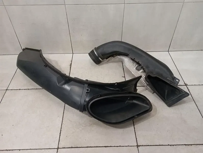 Porsche 911 (991) Porsche 911 991 GT3RS Mk1 Intake Scoop Set 99111022590 LH Set Intercooler - Body type: Coupe
Fuel: Petrol