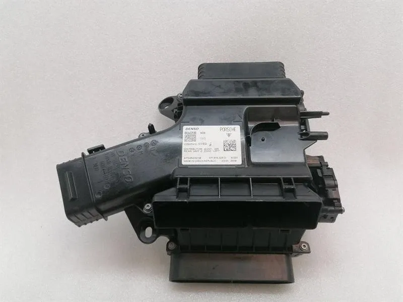 Porsche Panamera Porsche Panamera Rear Air Distributor 971 971815325D Interior Blower- Body type: Hatchback
Fuel: Petrol