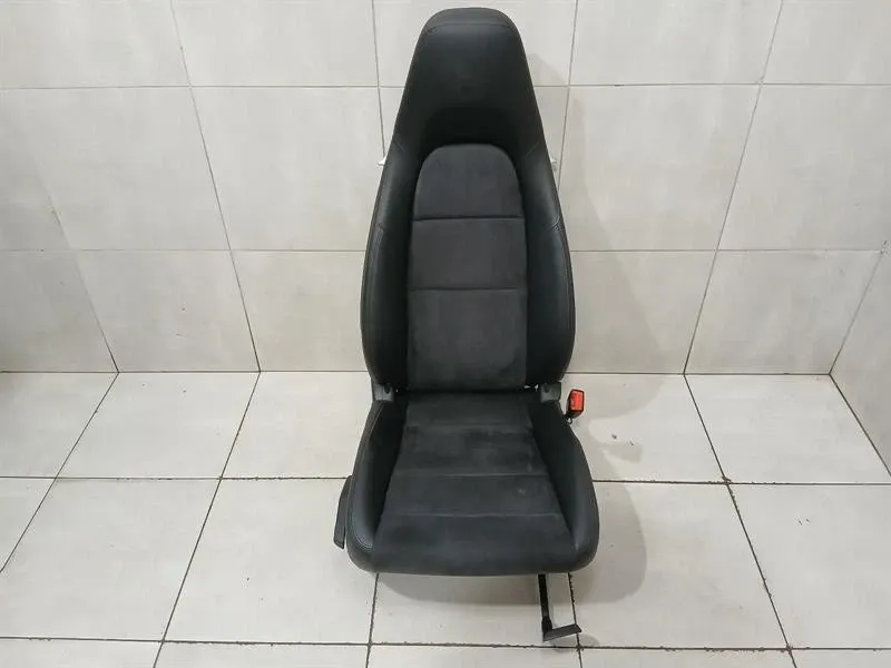 Porsche 911 (991) Porsche 991 Alcantara Right Seat Front Right Seat- Body type: Coupe
Fuel: Petrol