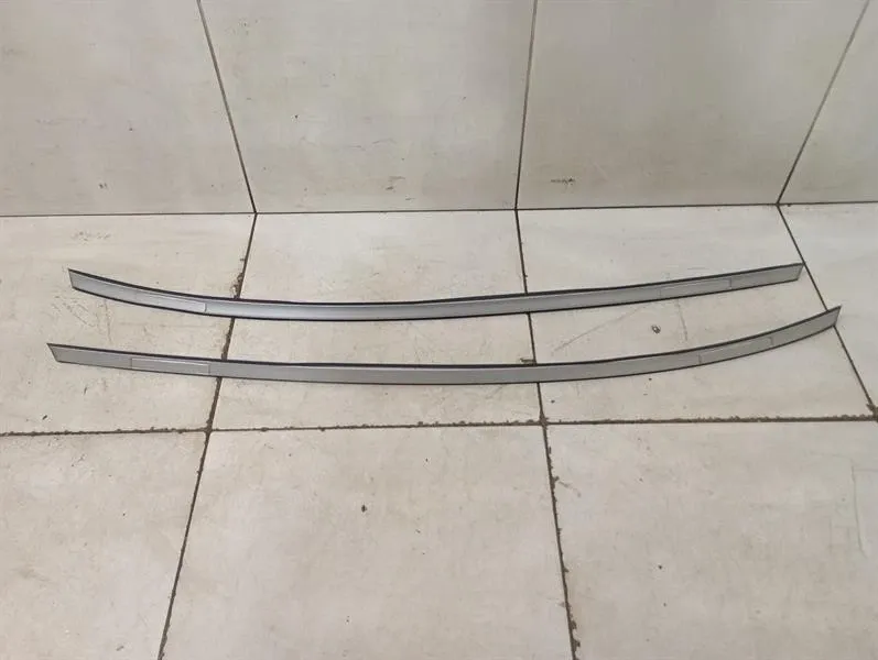 Porsche 911 (996) Porsche 911 996 Roof Rails 99655950300 Roof Rails SET OF 2- Body type: Coupe
Fuel: Petrol