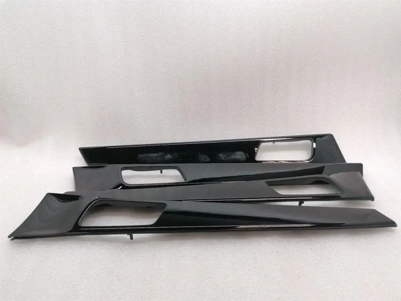 Porsche Panamera Porsche Panamera 971 Veneer 971867062K Strip Cover Faulty- Body type: Hatchback
Fuel: Petrol