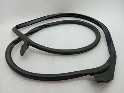 Joint de porte droite Audi R8 4S V10 RWD 4S8831708 joints de porte droite-