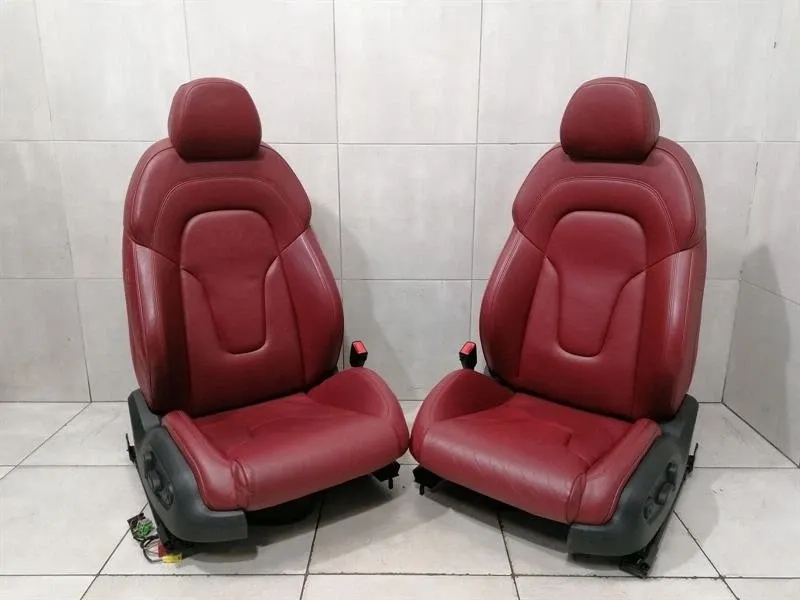 AUDI R8 TYPE 42 V10 5.2 SPYDER SEAT R8 RED LEATHER SEAT INTERIOR-
