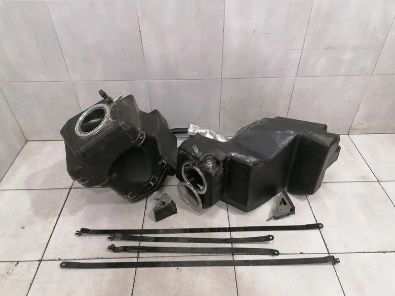 Ferrari 458 Ferrari 458 F142 Spider Fuel Tank 276666 Fuel Tank SET SET- Body type: Convertible
Fuel: Petrol
