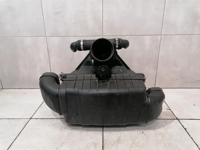 Maserati GranTurismo Maserati Granturismo M145 Air Filter Box 247120 Air Filter Box- Body type: Coupe
Fuel: Petrol