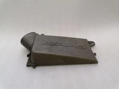 Mercedes W204 AMG Höger Luftfilterkåpa A1560900401 Luftfilterkåpa Höger-