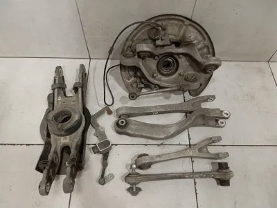 Корпус подшипника ступицы заднего левого колеса Mercedes W205 Coupe C63 AMG A2053501514