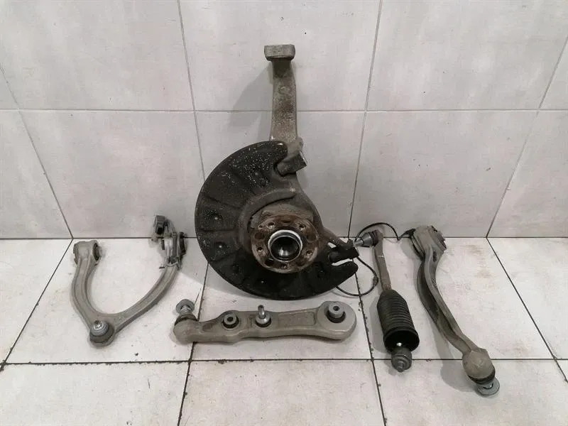 Mercedes C Class W205 C63 AMG FLH Hub A2053325300 Wheel Bearing Housing Front Left -