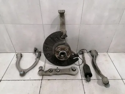 Главина за колело предна лява A2053325300 за Mercedes C-Class W205 C63 AMG FLH -