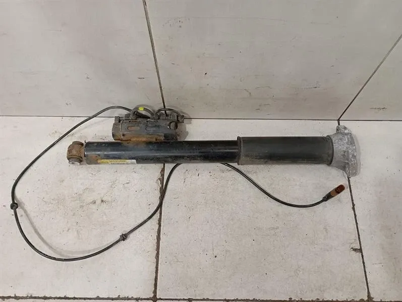 Mercedes W205 Coupe AMG Shock Absorber RLH A2053206402 Rear Shock Absorber -