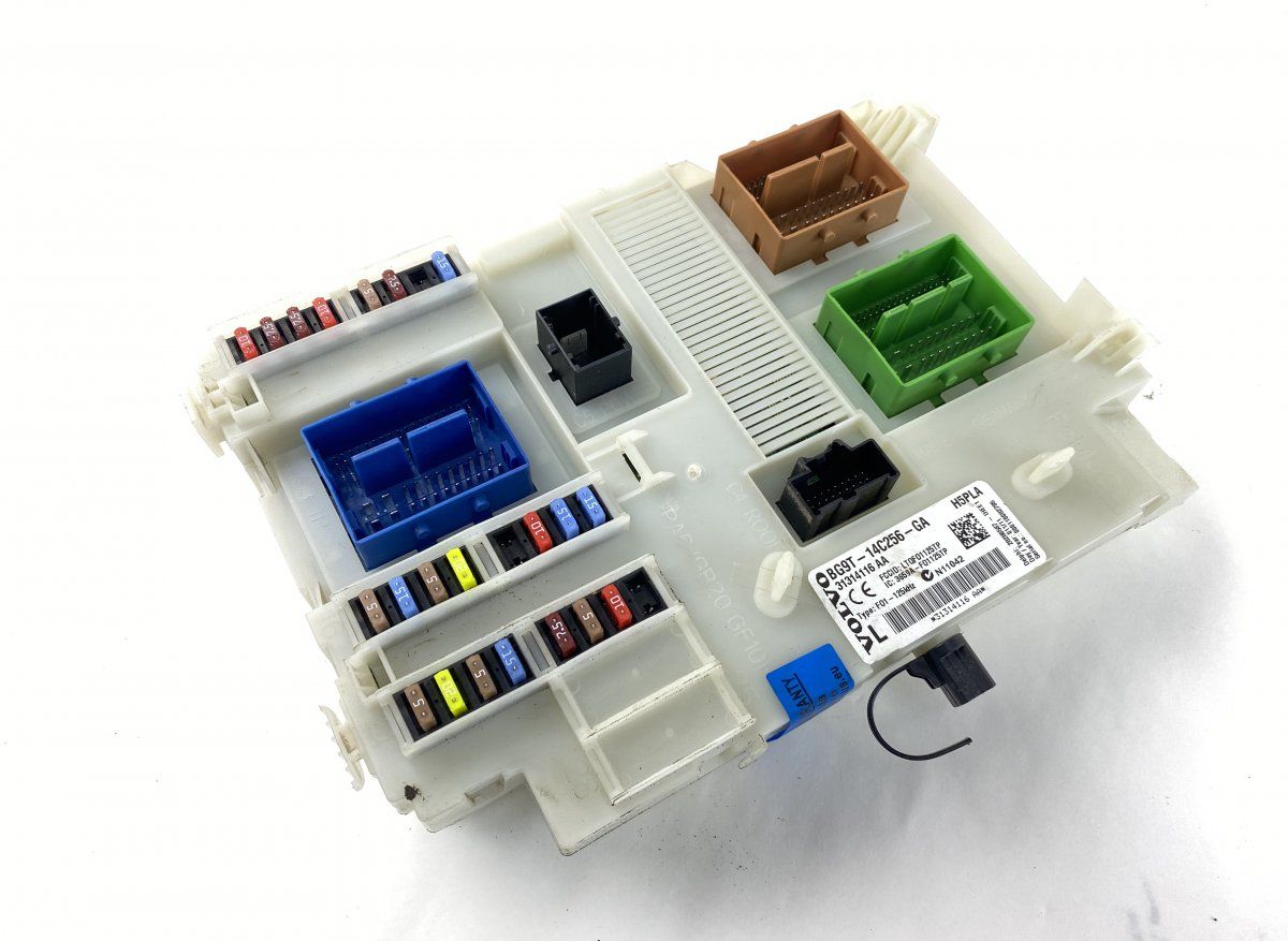 31412971 Fuse box VOLVO XC60 I (2008-2017)