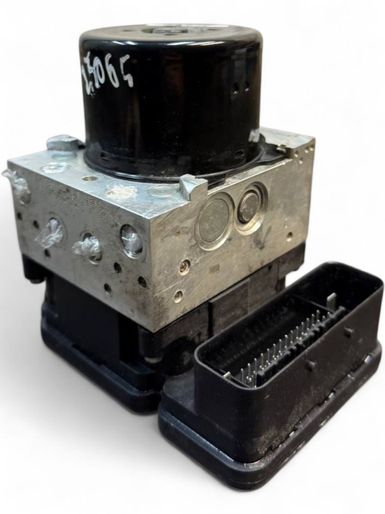 Volvo S60 ABS hydraulic unit / pump 31317450 P31317450 ABS hydraulic unit / pump VO...