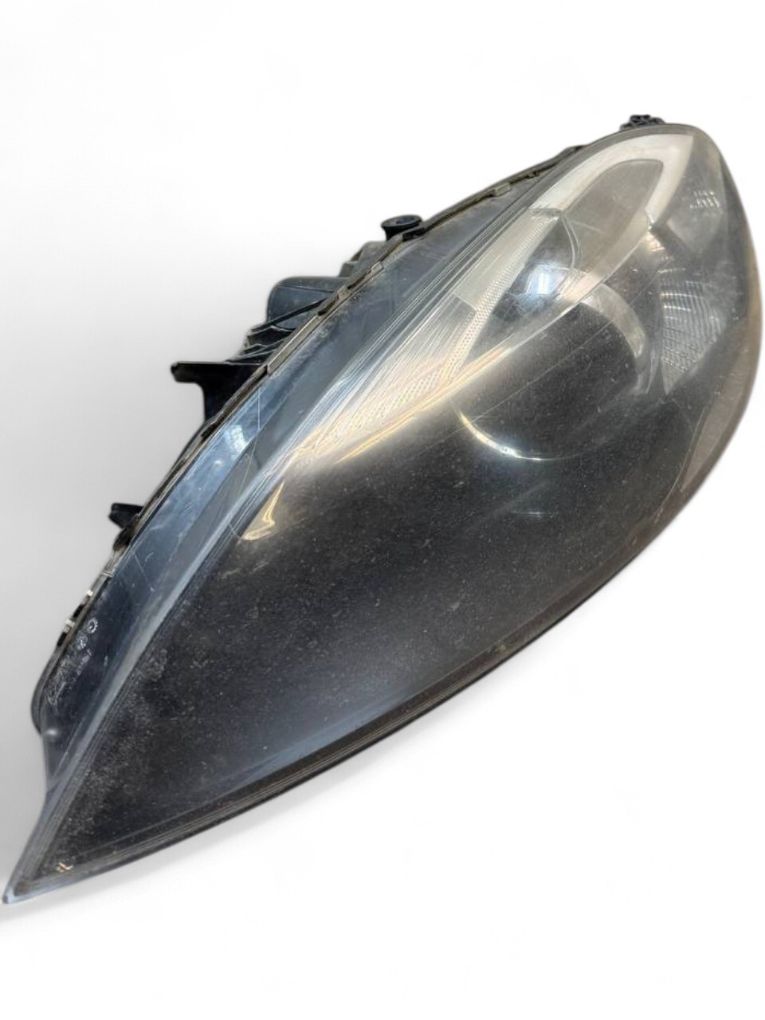 Volvo V40 ajovalo (vasen) 31283332 Headlight left VOLVO V40 (2012-2019)

...