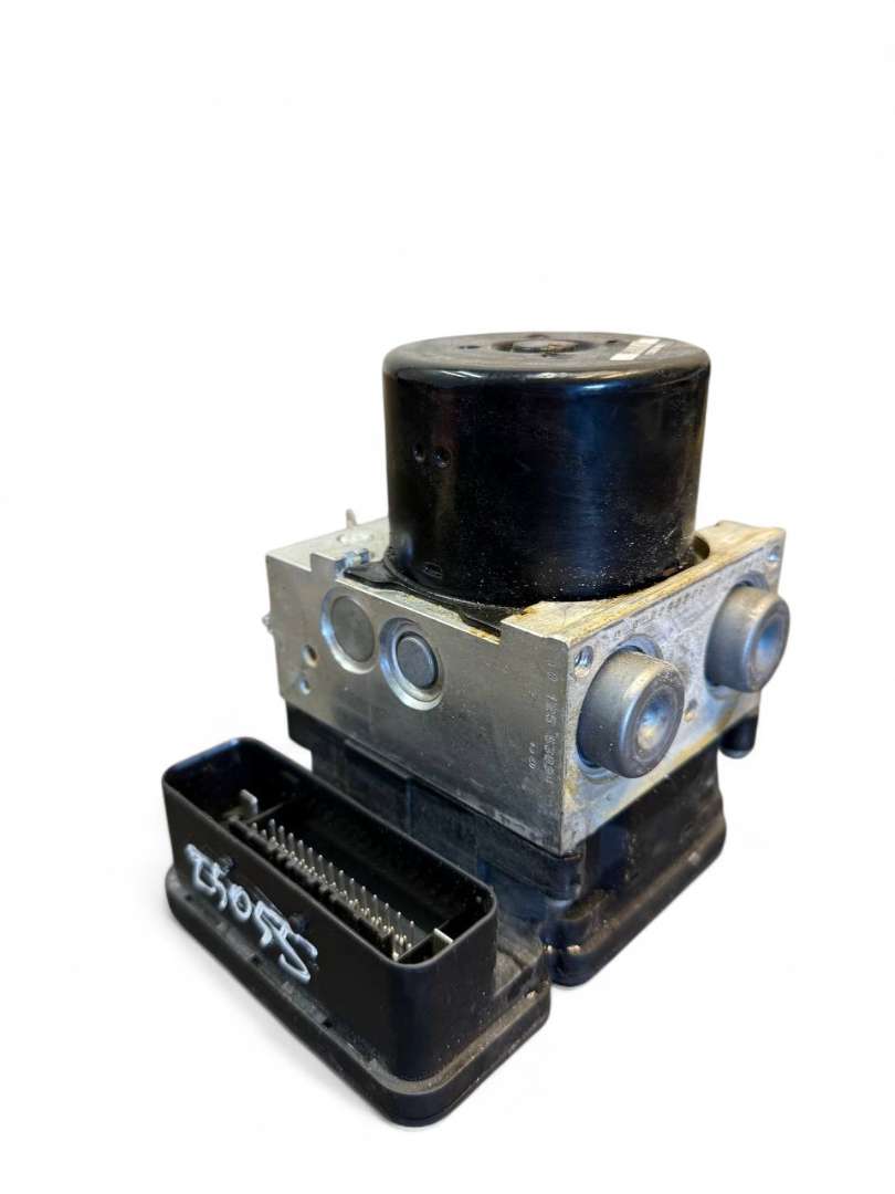 Volvo XC60 ABS hydraulic unit / pump 30681619 P30681619 8G9N2C405AC ABS hydraulic un...