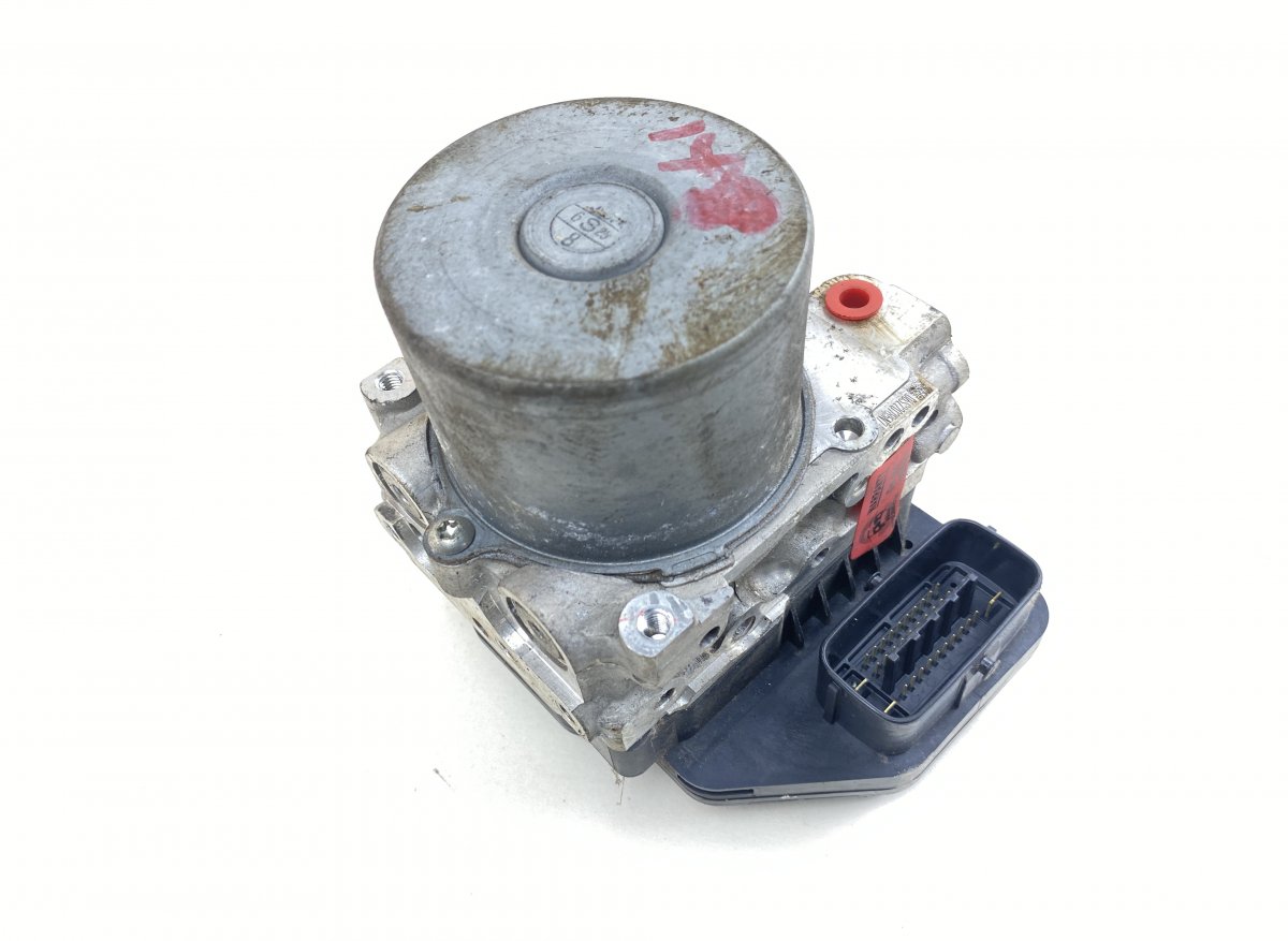 Toyota Hilux ABS hydraulic unit / pump 1330002710 ABS hydraulic unit / pump TOYOTA HIL...