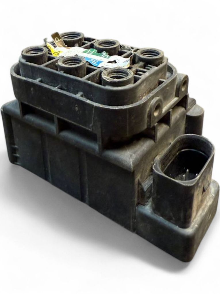 A2123200358 2123200358 Air suspension valve block MERCEDES-BENZ E-CLASS (W212) (2009-2016)