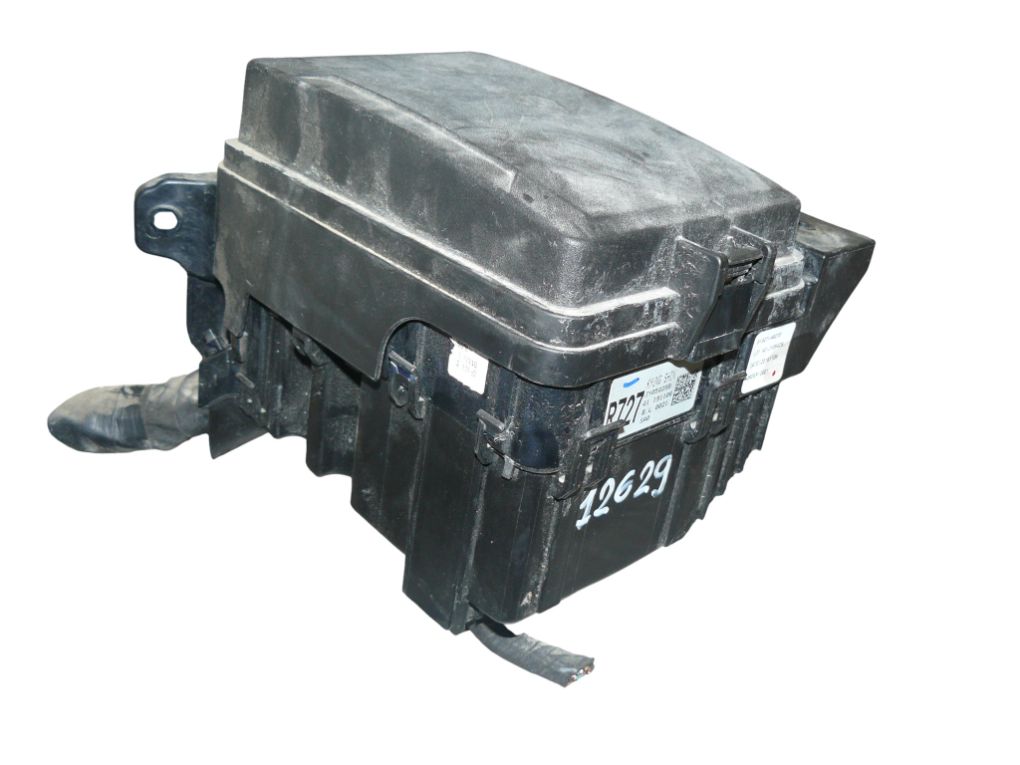 Kia Stonic Fuse box 91327H8270 Fuse box KIA STONIC (YB) (2017-)

Pa...