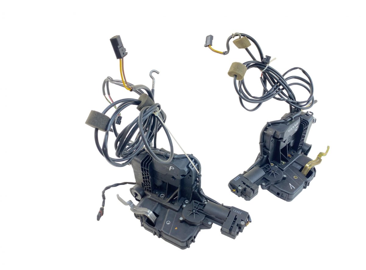 Mercedes-Benz CLK (W209) Set of door locks (latches) A2097201235 A2097201335 Set of door locks (latc...