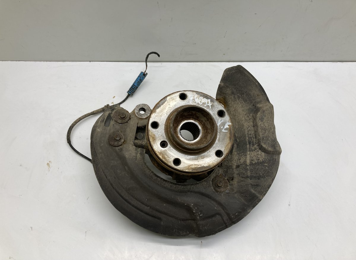 BMW 3 (E46) Wheel bearing housing front left 31216768995 6768995 Wheel bearing housing front...