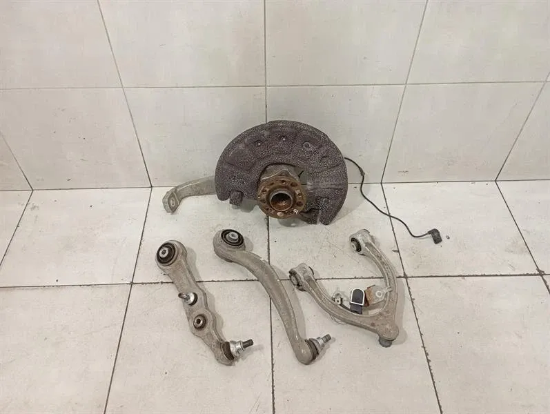 MERCEDES C63 AMG W205 Right Front Hub A2053325200 Wheel Bearing Housing Front Re SET-