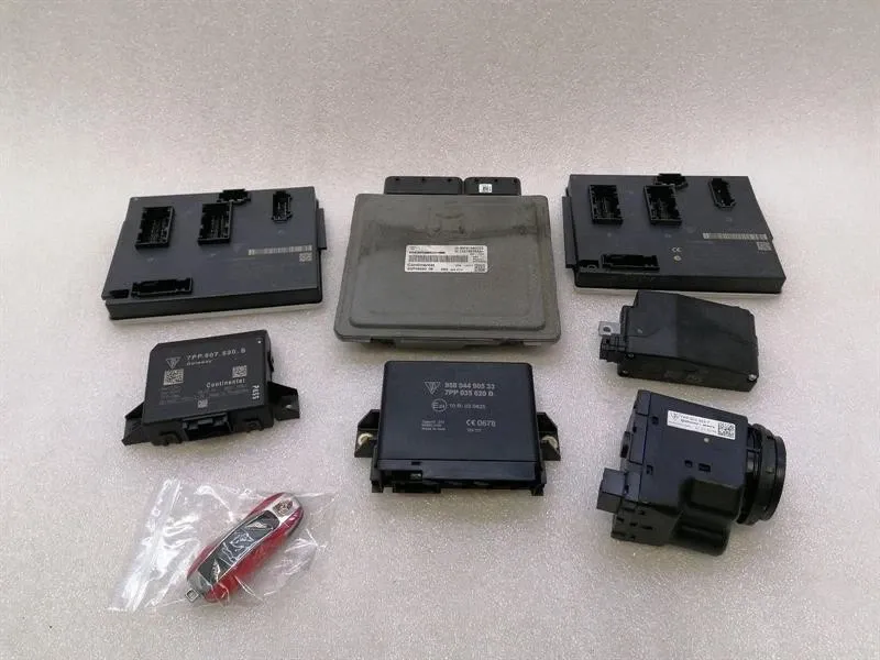 Porsche 911 (991) Engine ECU Porsche 911 991 engine ECU set 99161860203 engi...