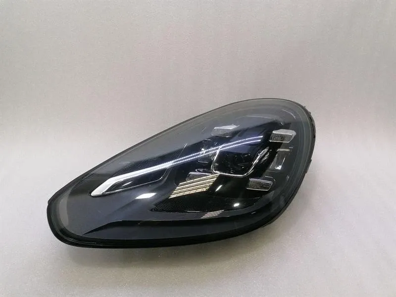 Porsche Cayenne Porsche Cayenne 958 92A Left Head Light Full LED Headlight Left 958941773C- Body type: SUV
Fuel: Petrol