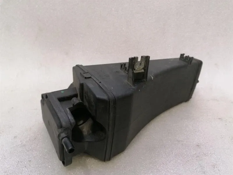 Porsche 911 (996) Porsche 911 996 Reservoir 99620122109 Reservoir EVAP ACTIVATED CARBON FILTER- Body type: Coupe
Fuel: Petrol