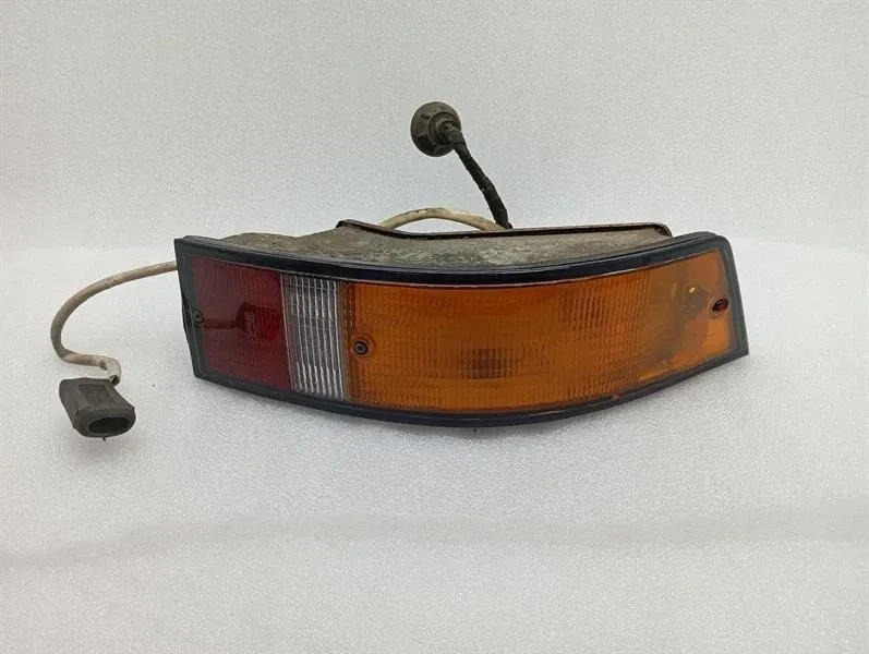 Porsche 911 Porsche 911 1984-1989 Right Rear Light 90163194200 Tail Light Rear Right- Body type: Coupe
Fuel: Petrol