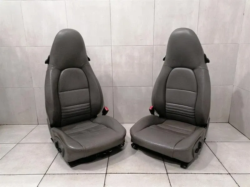 Porsche 911 (996) Porsche 911 996 Seat Set 996 Seat Set Right Hand Drive RHD Grey Grey- Body type: Coupe
Fuel: Petrol
