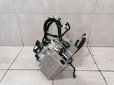 Tesla Model 3 Performance Supermanifold dzesēšanas šķidruma tvertne 1549902-00-C -