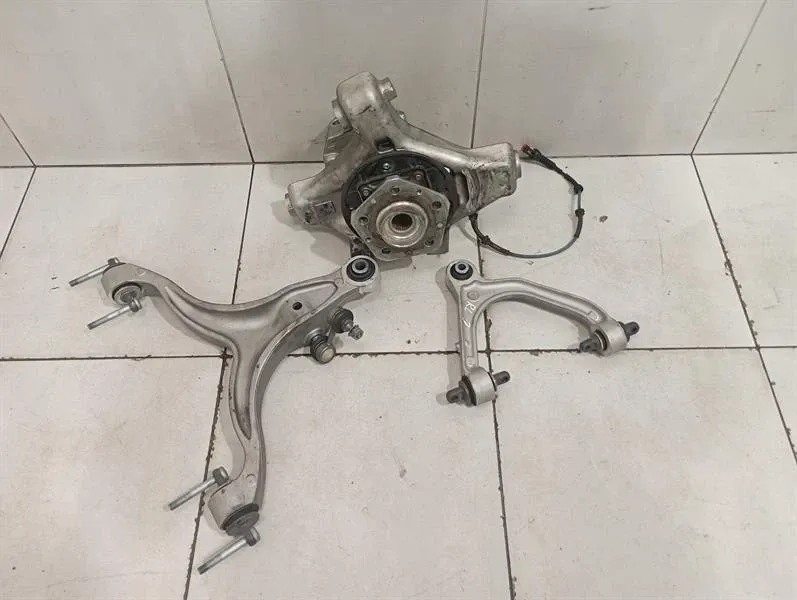 Ferrari 599 GTB F141 Left Rear Hub 220453 Wheel Bearing Housing Rear Li CCM SET-