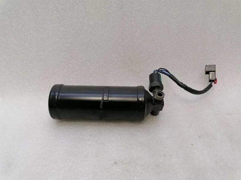 Ferrari F355 Ferrari F355 F129 Spider A/C Reservoir 63934300 Reservoir - Body type: Convertible
Fuel: Petrol